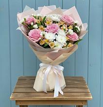 Букет цветов из:  Гвоздики, Орхидеи и Розы в Улаган