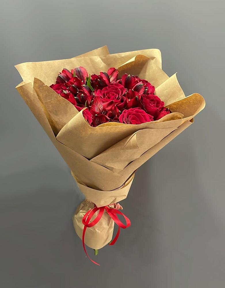 Букет цветов из: Альстромерии и Розы в Улаган