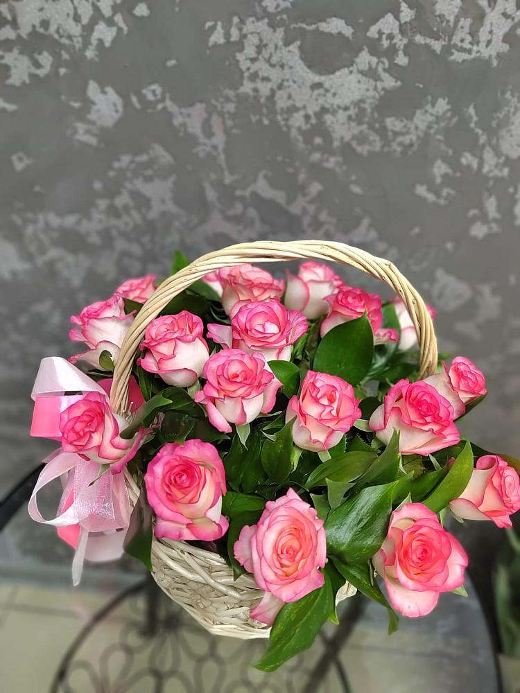 Цветочная композиция из Розы в корзине в Улаган