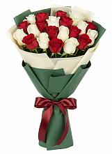 Букет Микс из красных и белых роз в Улаган