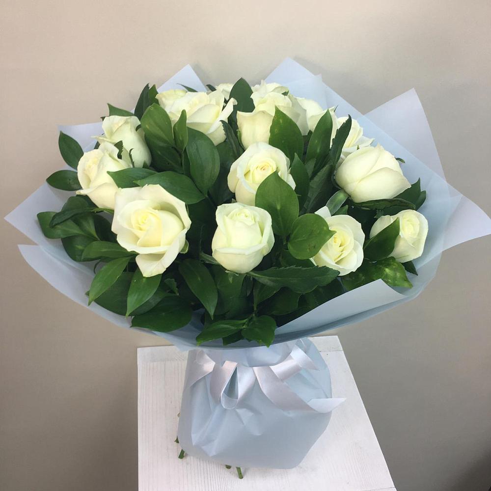 Букет 15 Белых роз Проуд в Улаган