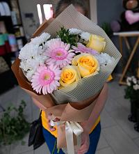 Букет цветов из:  Герберы, Розы и Хризантемы в Улаган