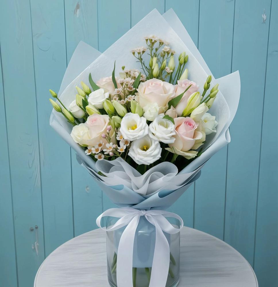 Букет цветов из: Розы и Лизиантусы в Улаган