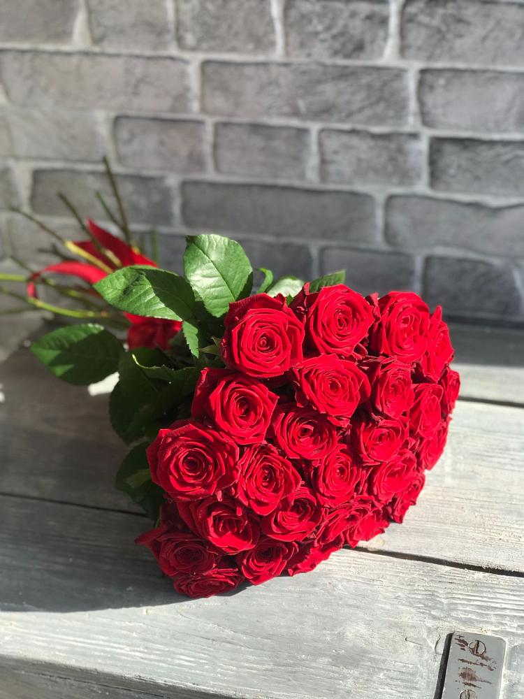 Букет Красные розы Фридом в Улаган