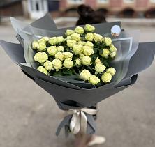 Букет Белые кустовые розы Солинеро в Улаган