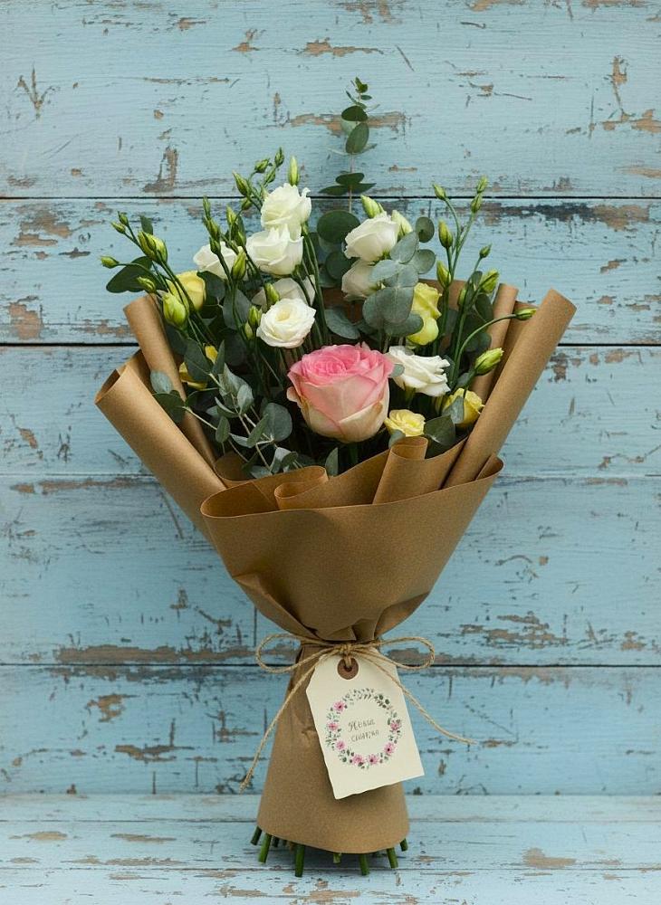 Букет цветов из: Розы и Лизиантусы в Улаган