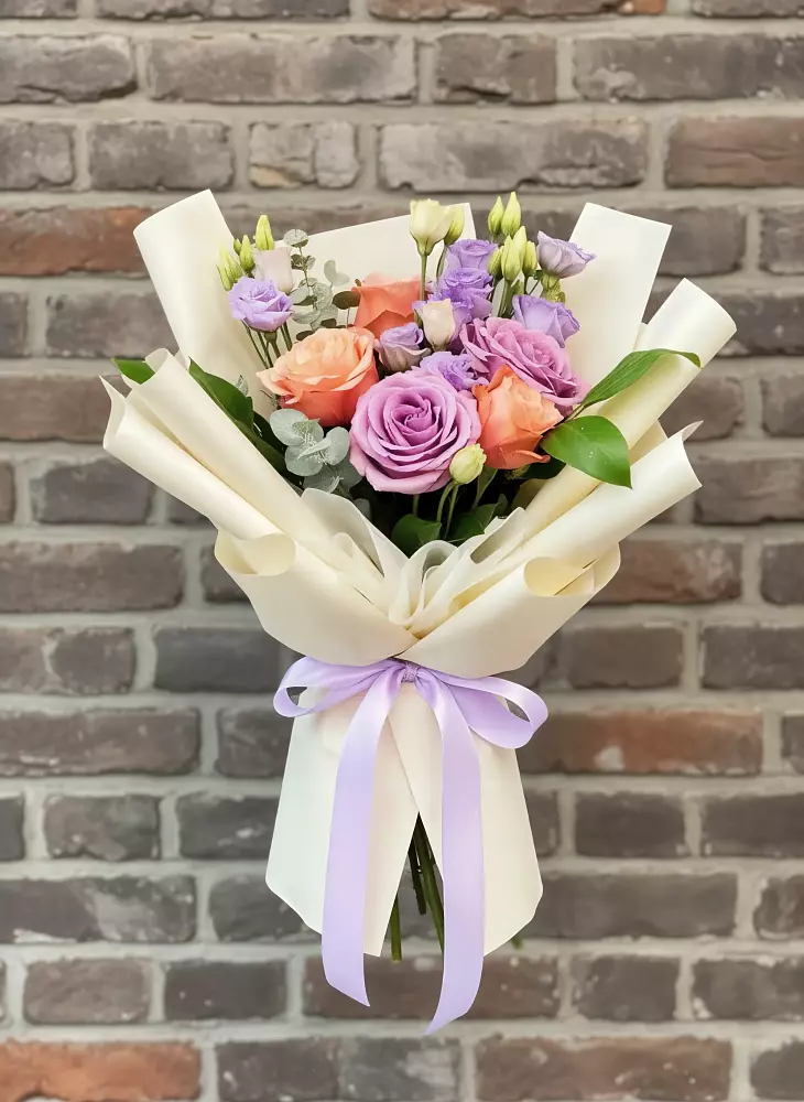 Букет цветов из: Лизиантусы и Розы в Улаган