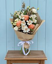 Букет цветов из:  Альстромерии, Лизиантусы, Розы и Хризантемы в Улаган