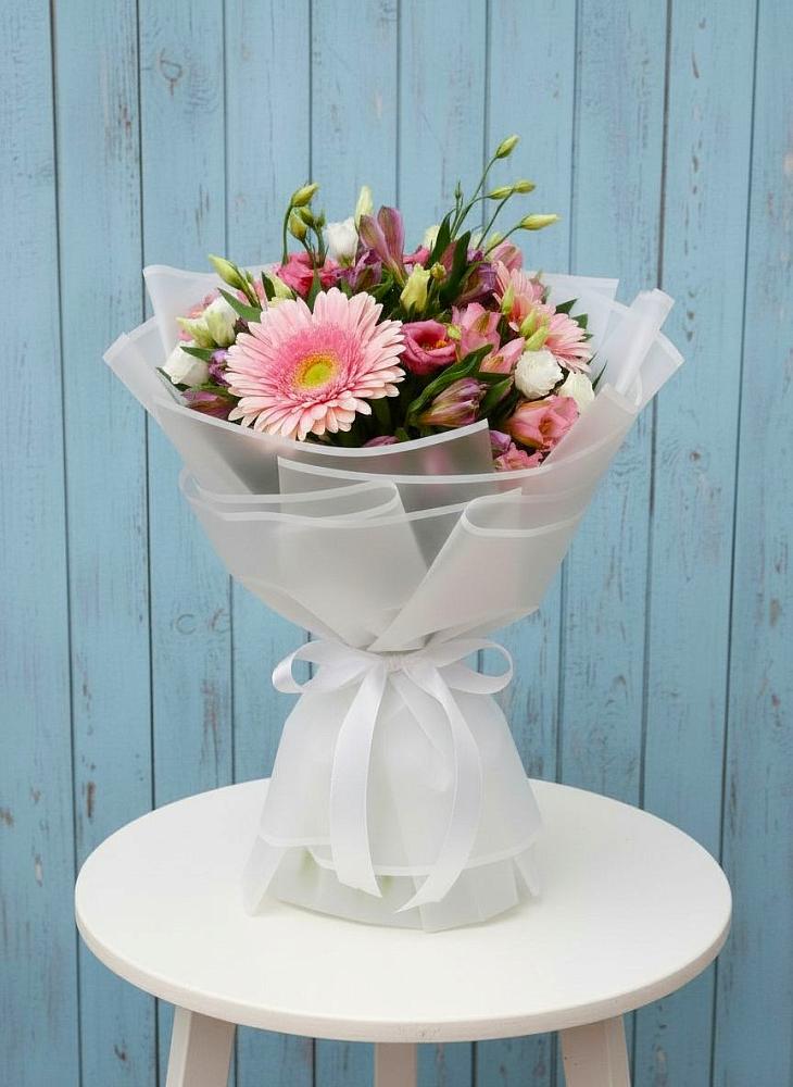 Букет цветов из: Герберы, Альстромерии и Лизиантусы в Улаган