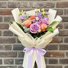 Букет цветов из:  Лизиантусы и Розы в Улаган