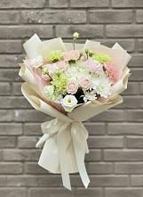 Букет цветов из:  Гвоздики, Розы, Лизиантусы и Хризантемы в Улаган