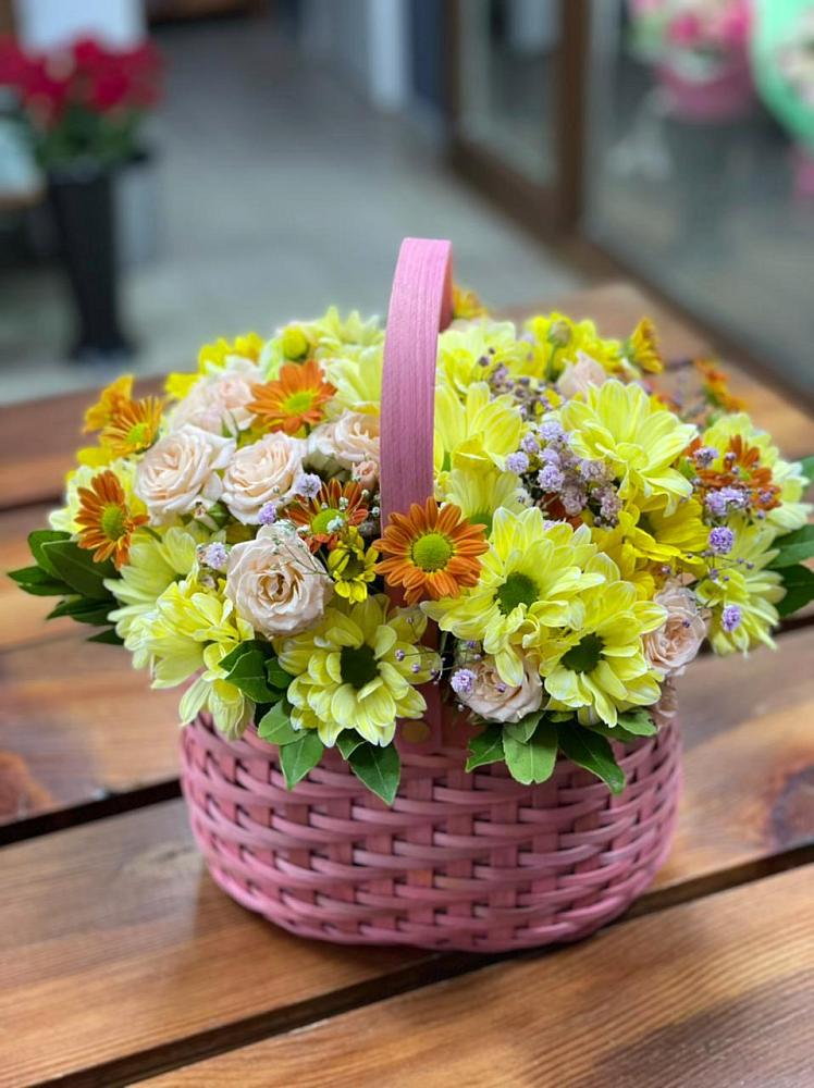 Цветочная композиция из Хризантемы и Розы в корзине в Улаган