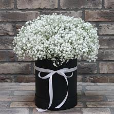 Цветочная композиция из Гипсофила в шляпной коробке в Улаган