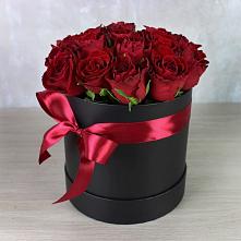 Цветочная композиция из Розы в шляпной коробке в Улаган