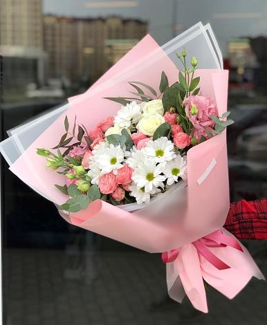 Букет цветов из: Розы, Лизиантусы и Хризантемы в Улаган