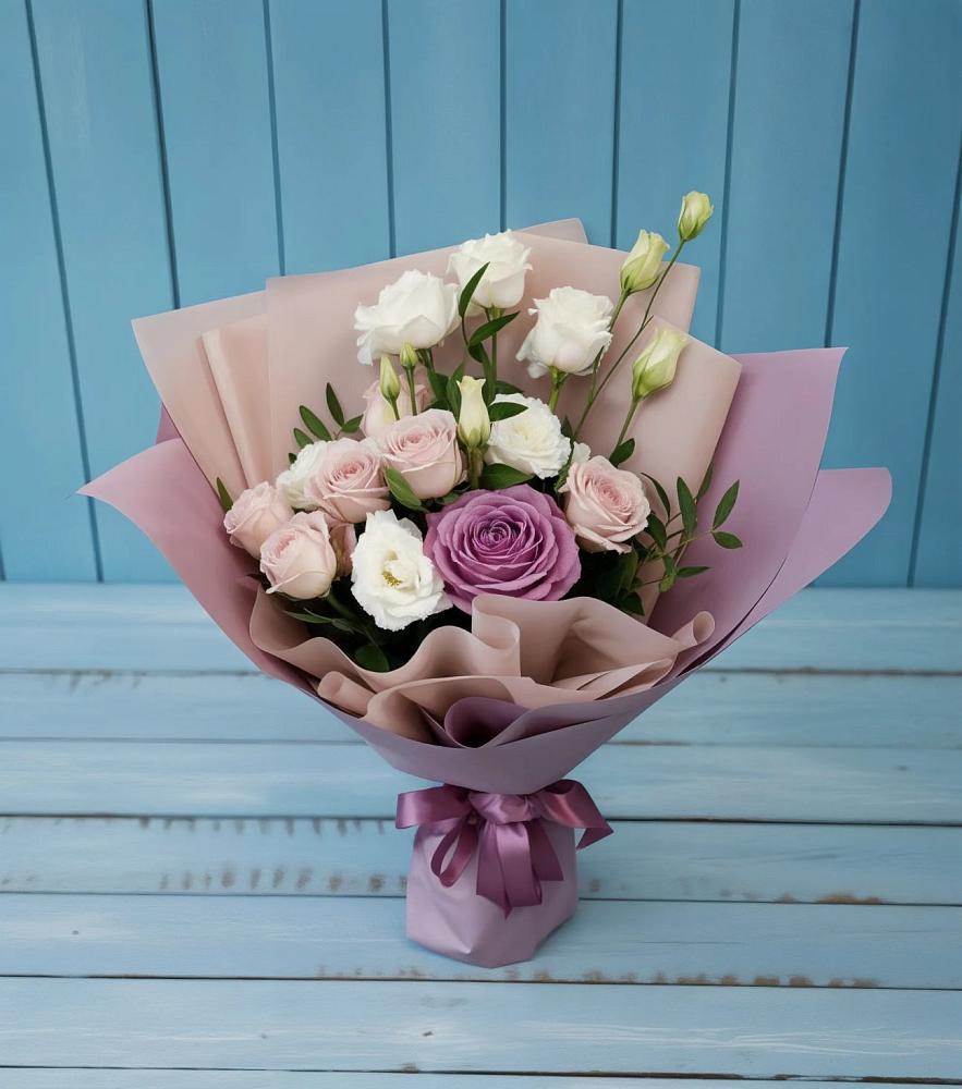 Букет цветов из: Розы и Лизиантусы в Улаган